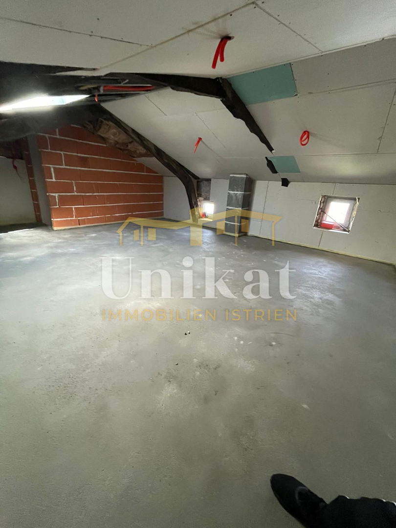 Kamena hiša blizu Višnjana za dokončanje